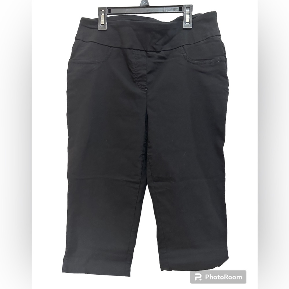 BLACK CAPRI SIZE 10